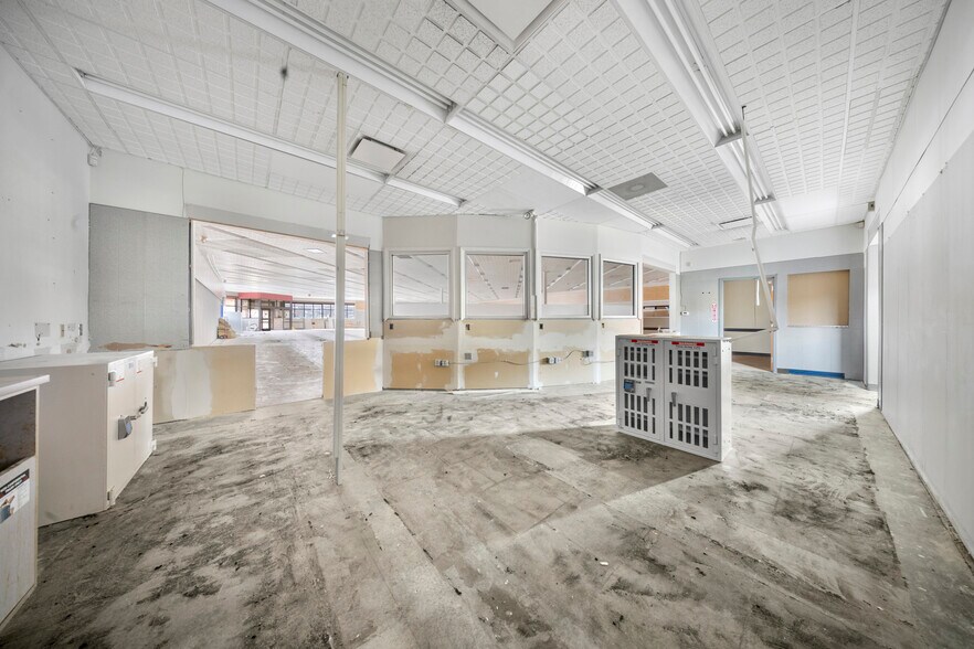 More Photos Of 60 Business US 23 N, Louisa Freestanding For Lease