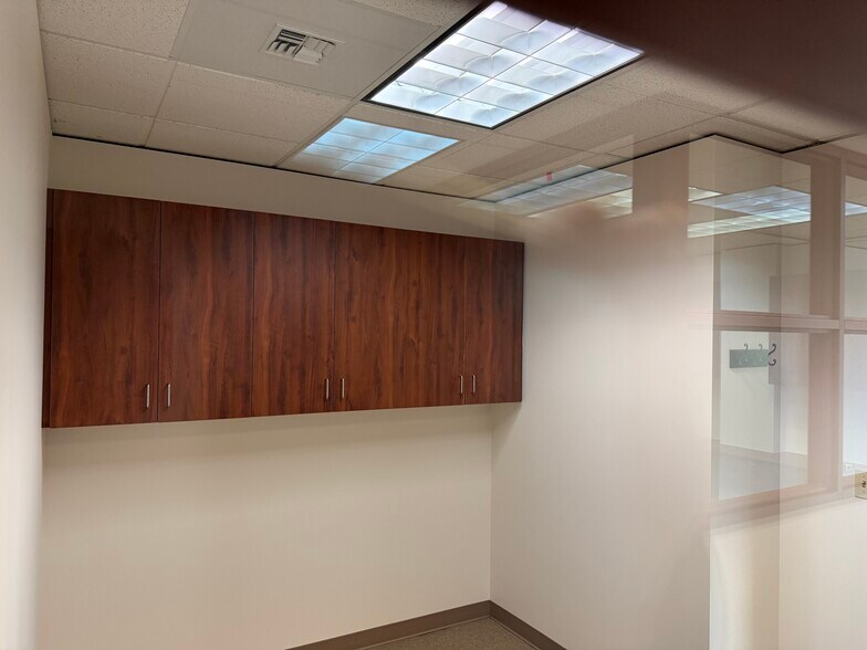 More Photos Of 3302 Fuhrman Ave E, Seattle Office For Lease