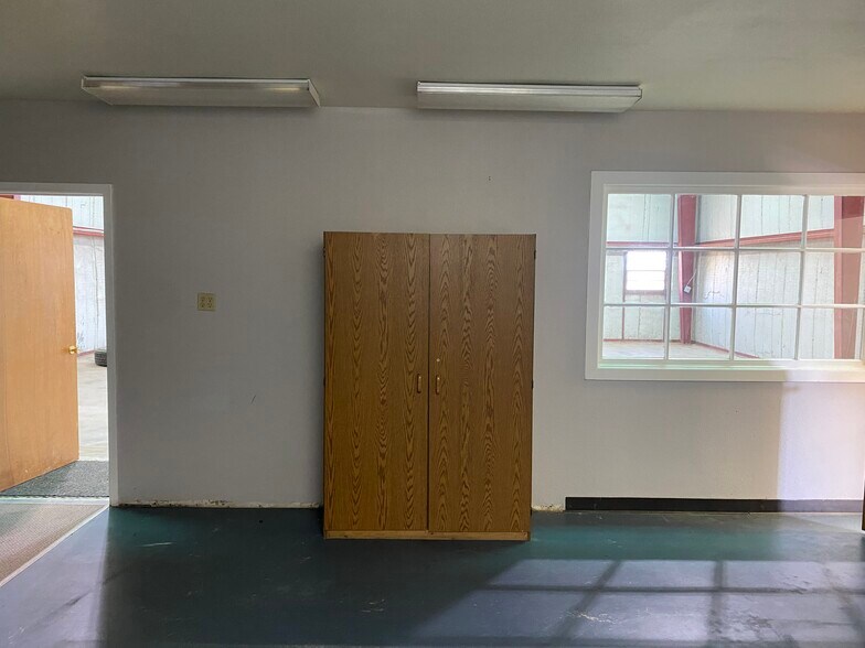 More Photos Of 8051 Seymour Hwy, Wichita Falls Warehouse For Lease