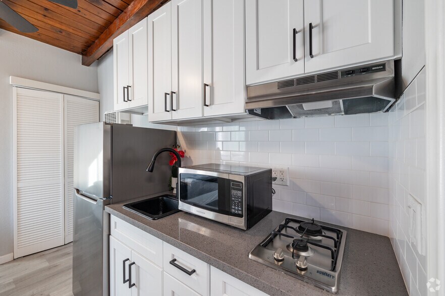 More Photos Of 1864 Cordova St, Los Angeles Apartments For Sale