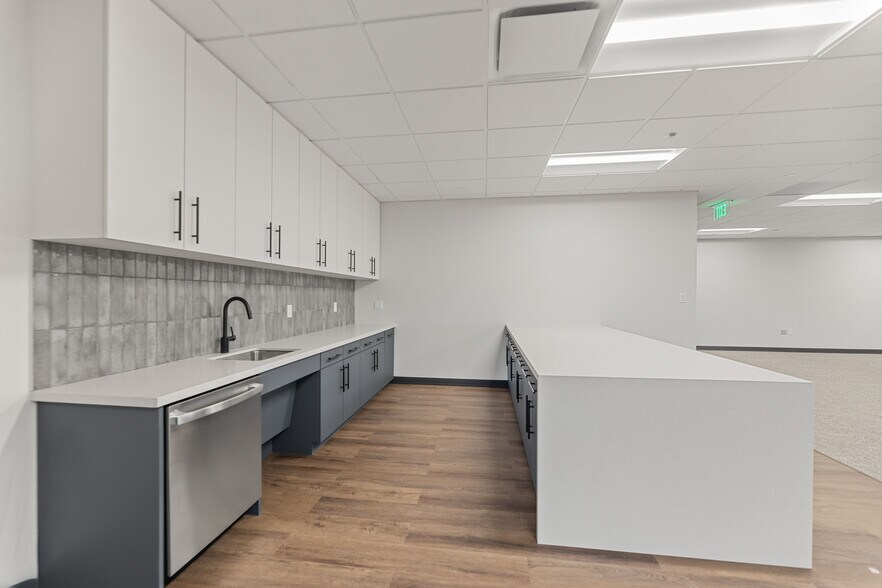 More Photos Of 10000 N Central Expy, Dallas Office Residential For Lease