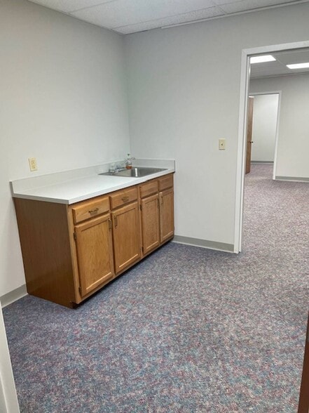 More Photos Of 4010 North Bend Rd, Cincinnati Medical For Lease