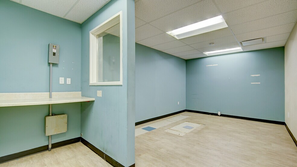 More Photos Of 2 Kings Hwy, Middletown Medical For Lease