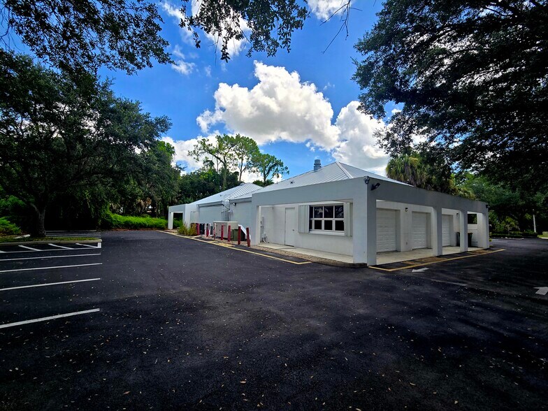 More Photos Of 2610 Northbrooke Plaza Dr, Naples Medical For Lease