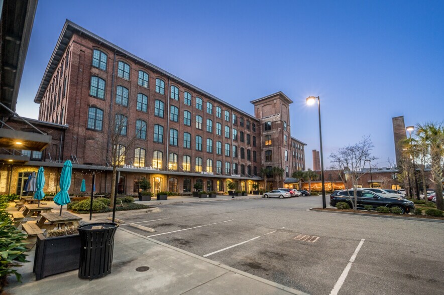 More Photos Of 6801 Carnegie Blvd, Charlotte Office Residential For Lease