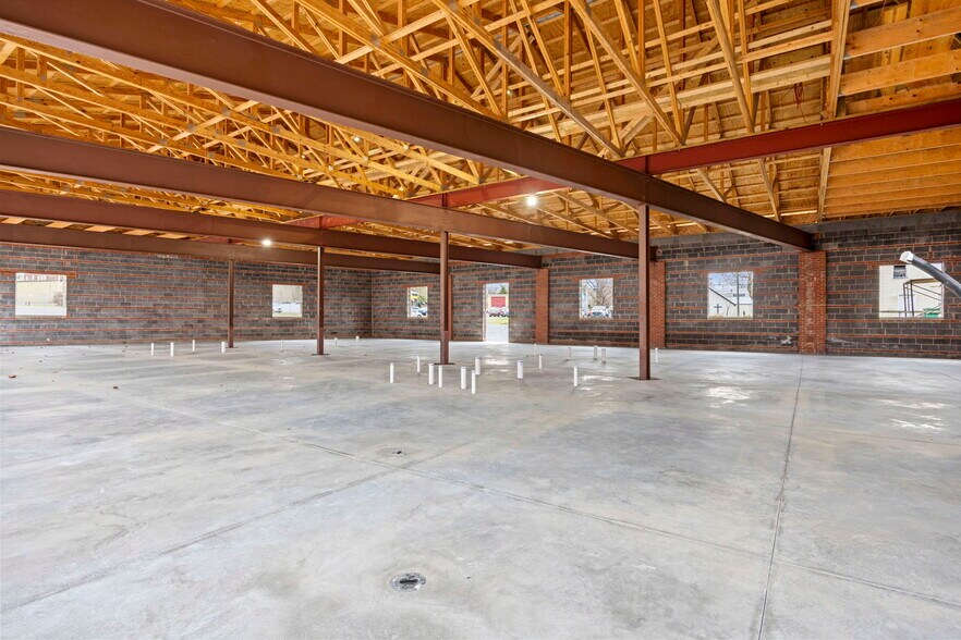 More Photos Of 156 Washington, Harrisonburg Light Distribution For Lease