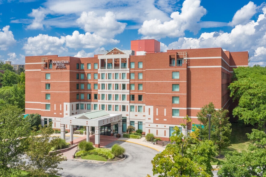 Primary Photo Of 640 Fountain Rd, Plymouth Meeting Hotel For Lease
