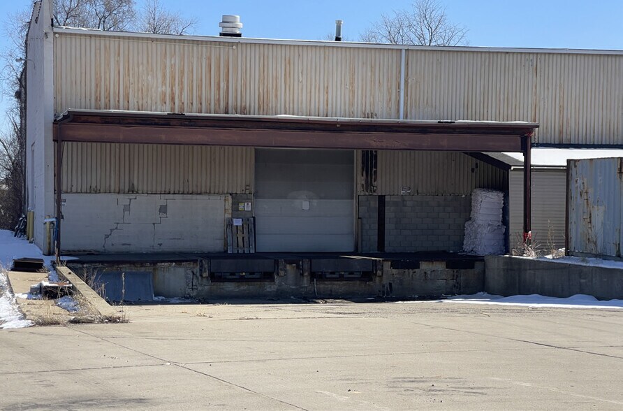 More Photos Of 1225 E West Maple Rd, Walled Lake Manufacturing For Sale