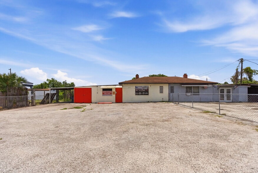 More Photos Of 8710 E Colonial Dr, Orlando Auto Dealership For Lease