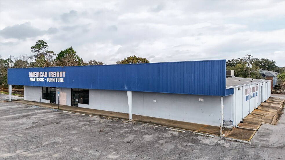 More Photos Of 4500 Mobile Hwy, Pensacola Freestanding For Sale