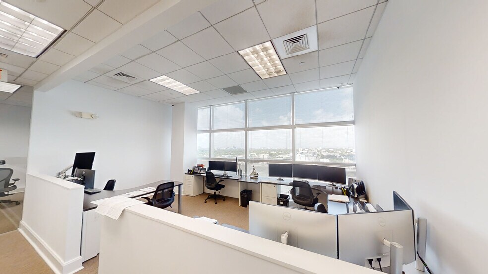 More Photos Of 175 SW 7th St, Miami Medical For Sale