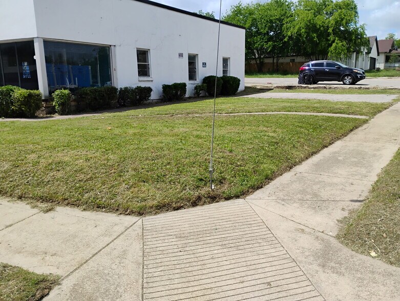 Primary Photo Of 2200 Evans Ave, Fort Worth Medical For Sale