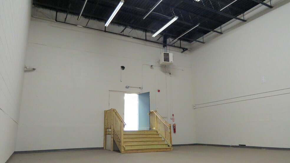 More Photos Of 777 S Willow St, Manchester Storefront For Lease