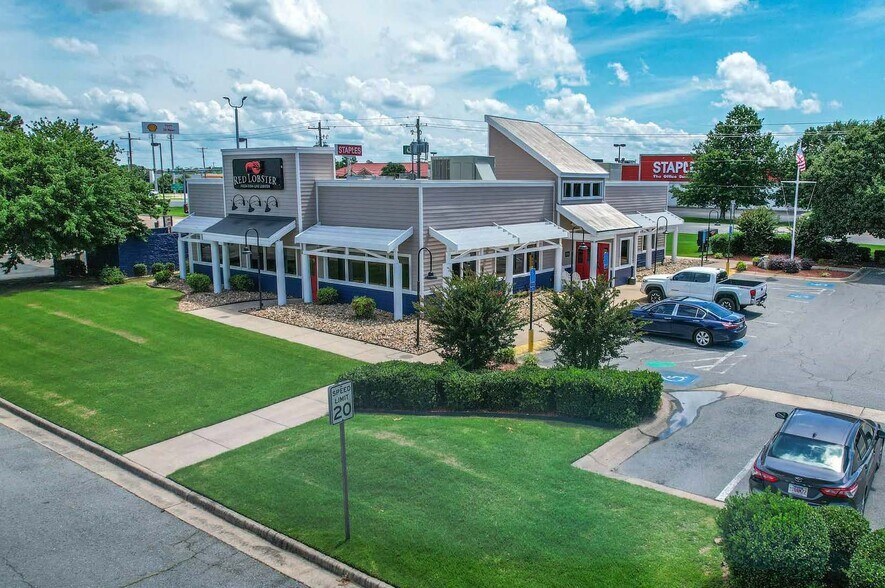 Primary Photo Of 3000 Pines Mall Dr, Pine Bluff Restaurant For Sale