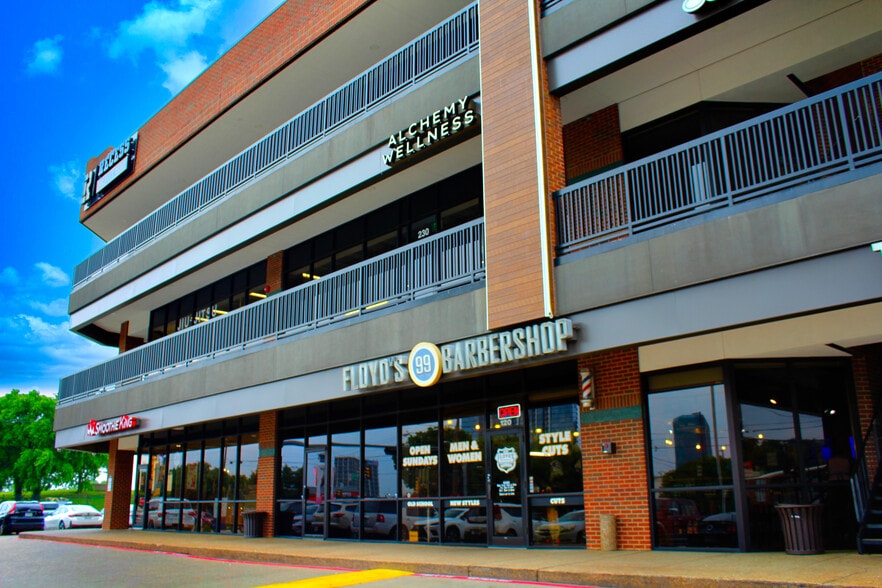 More Photos Of 5706 E Mockingbird Ln, Dallas Freestanding For Sale