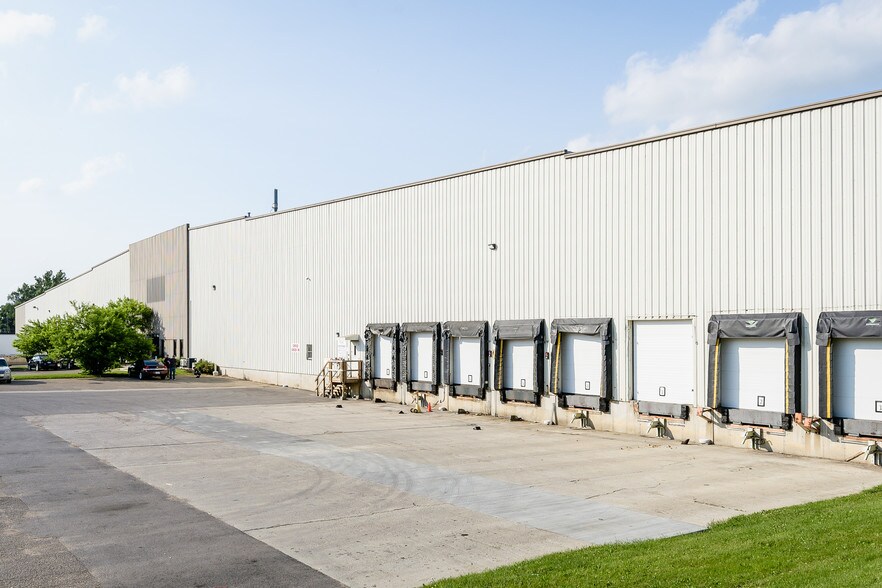 More Photos Of 1201 S Adams Ave, Freeport Warehouse For Lease