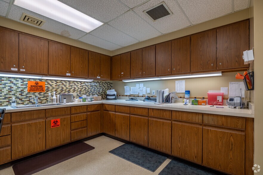 More Photos Of 754 S Cleveland Ave, Mogadore Medical For Sale