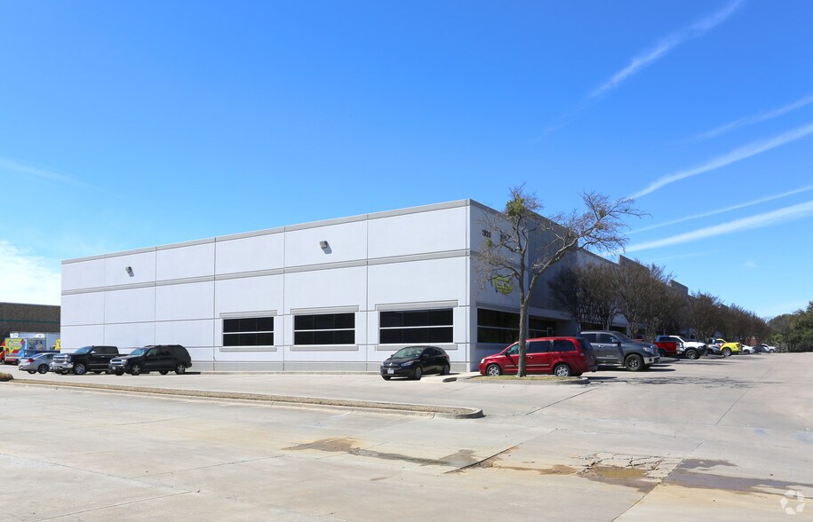 More Photos Of 1920 Hutton Ct, Farmers Branch Warehouse For Lease