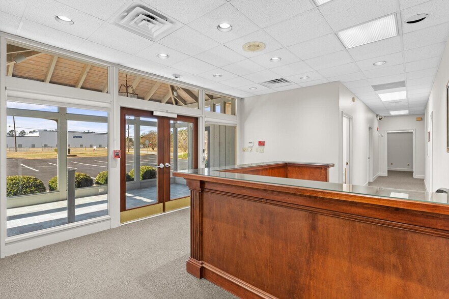 More Photos Of 1016 Everee Inn Rd, Griffin Business Park For Sale