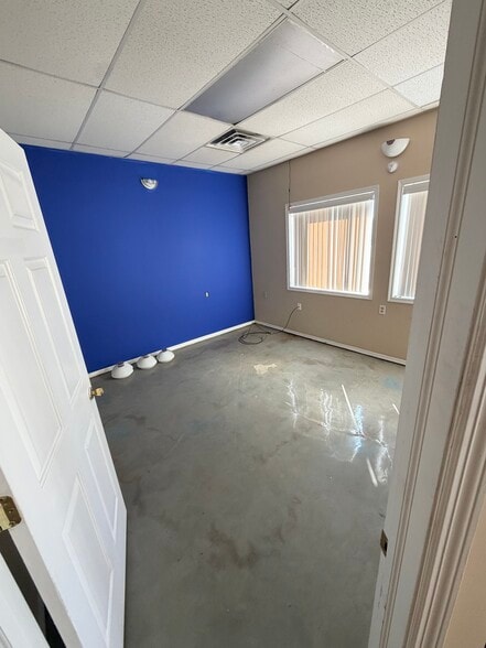 More Photos Of 3125 Yankee Rd, Middletown Auto Repair For Sale