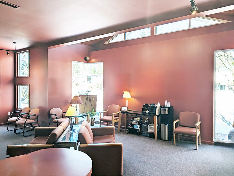 More Photos Of 444 Amherst St, Nashua Freestanding For Sale