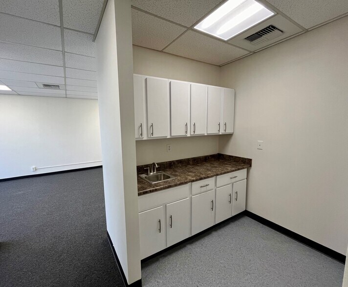 More Photos Of 1455 Palomares Ave, La Verne Warehouse For Lease