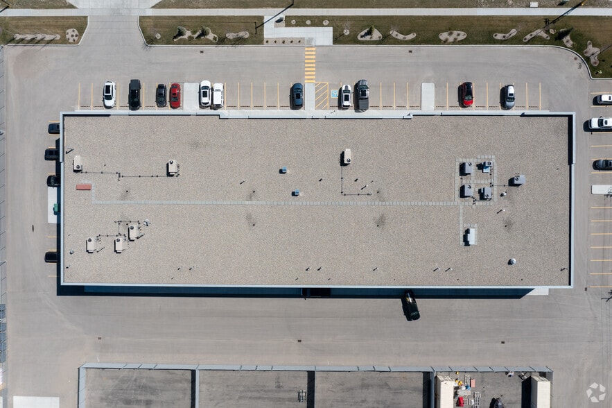 More Photos Of 10645 74th St SE, Calgary Flex For Lease