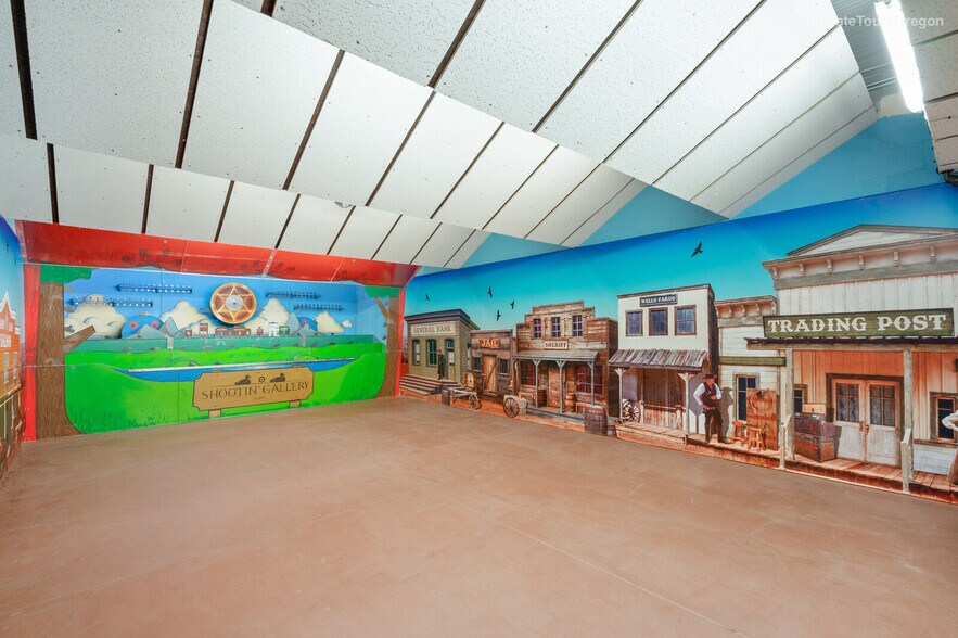 More Photos Of 10791 Oak St NE, Donald Showroom For Sale