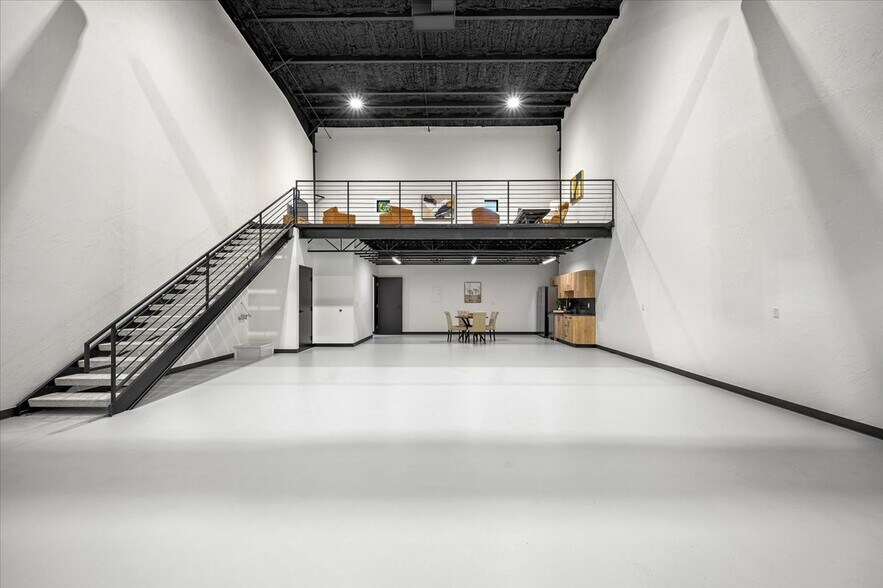 More Photos Of 1229 NW 122nd St, Oklahoma City Light Manufacturing For Lease