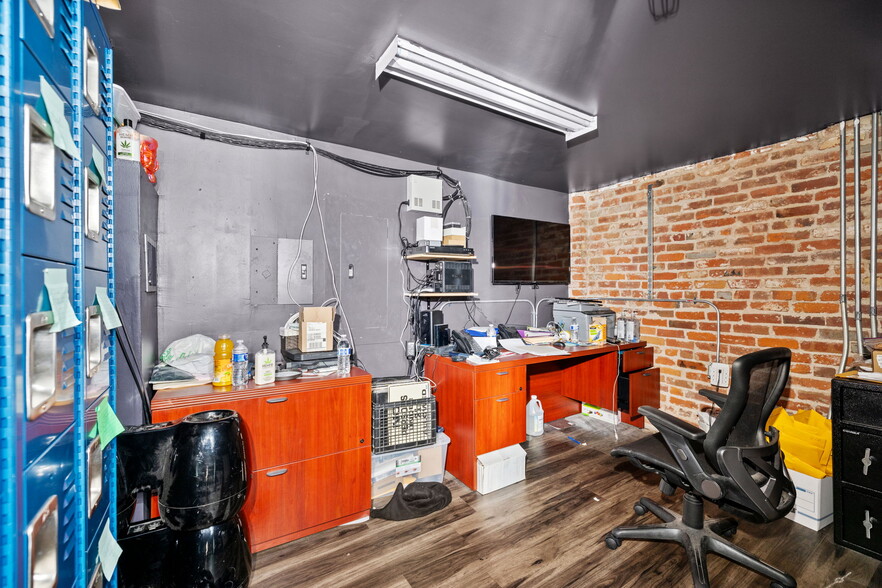 More Photos Of 1000 J St, Sacramento Storefront For Lease