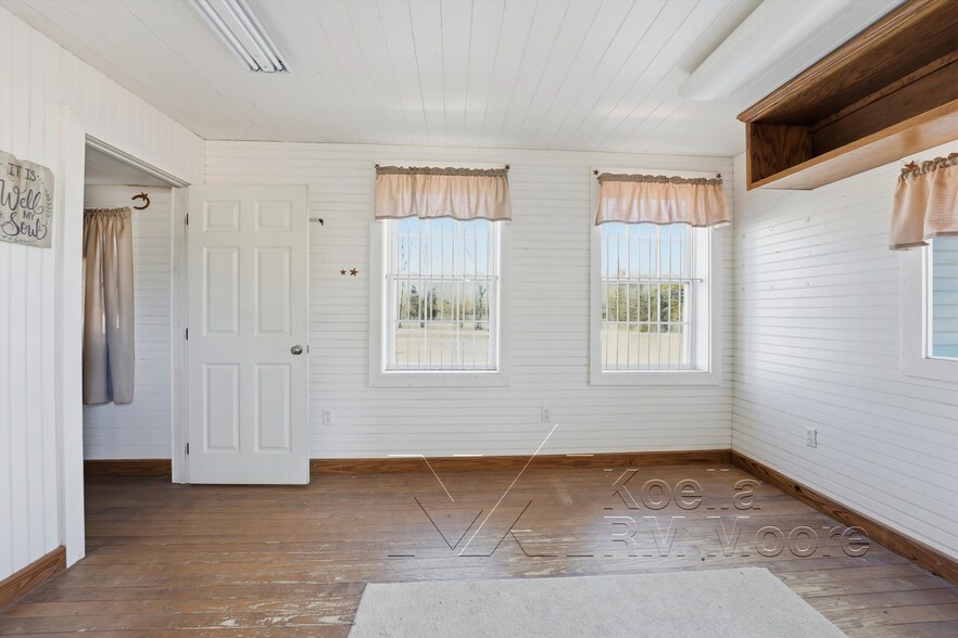 More Photos Of 1522 New Hope Rd, Rockwood Specialty For Sale