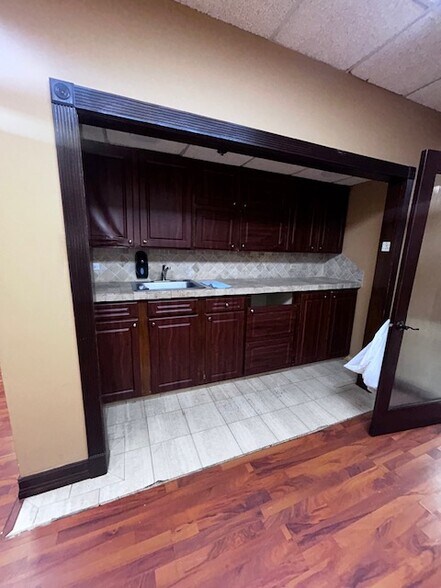 More Photos Of 900 W 49th St, Hialeah Medical For Lease