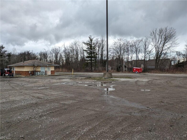 More Photos Of 1851 S Broadway, Geneva Bar For Sale