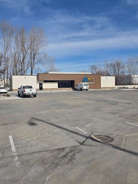 More Photos Of 6820 E Front St, Kansas City Freestanding For Lease