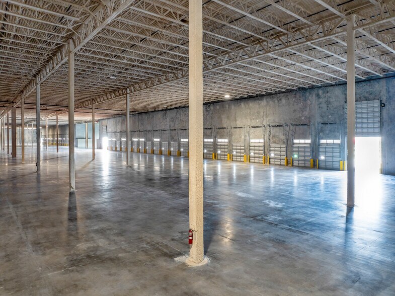 More Photos Of 14101 NW 112th Ave, Hialeah Gardens Warehouse For Lease