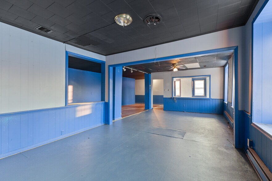 More Photos Of 194-198 Main St, Emmaus Restaurant For Sale