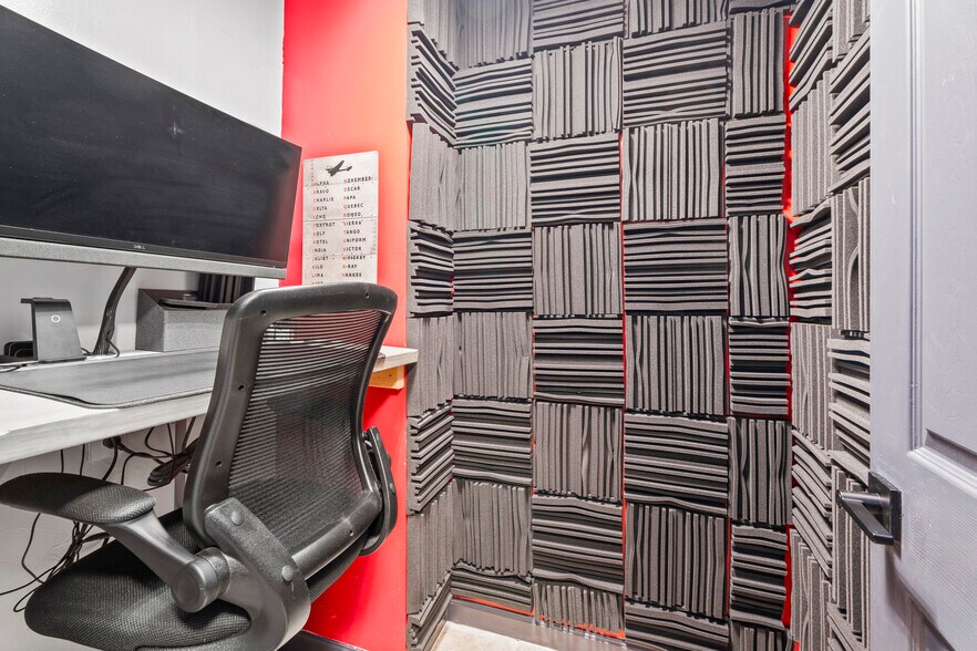 More Photos Of 9902 Franklin Rd, Houston Self Storage For Sale