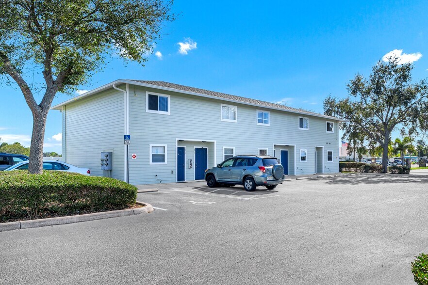 More Photos Of 1007 W 57th Ave W, Bradenton Apartments For Sale