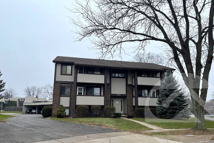 Primary Photo Of 5537 Glenridge Dr, Toledo Apartments For Sale