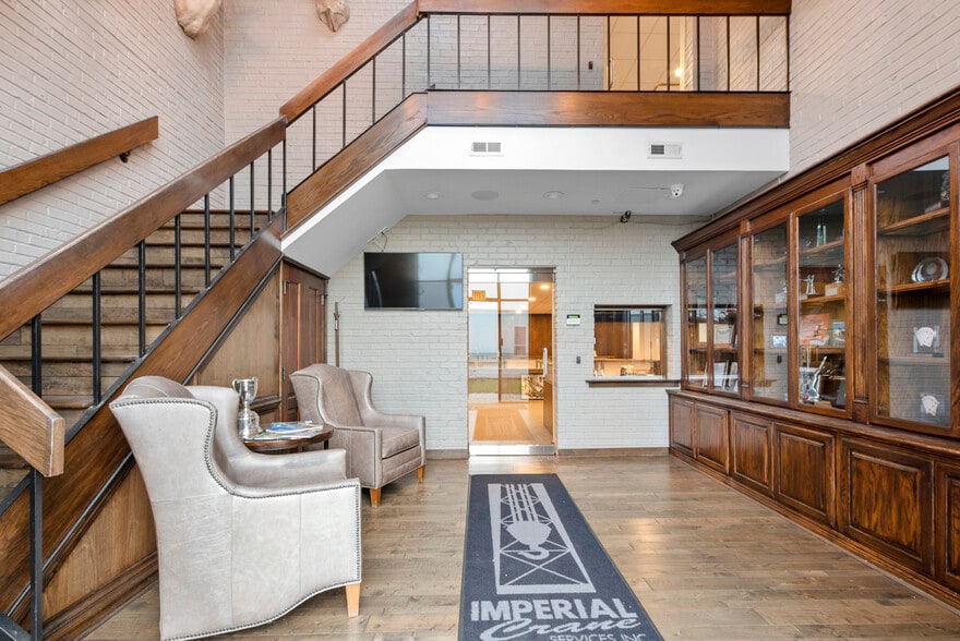 More Photos Of 9735 Industrial Dr, Bridgeview Light Distribution For Sale