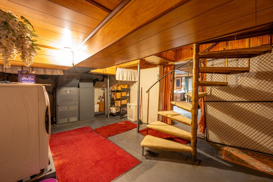 More Photos Of 608 N Chestnut St, Derry Restaurant For Sale