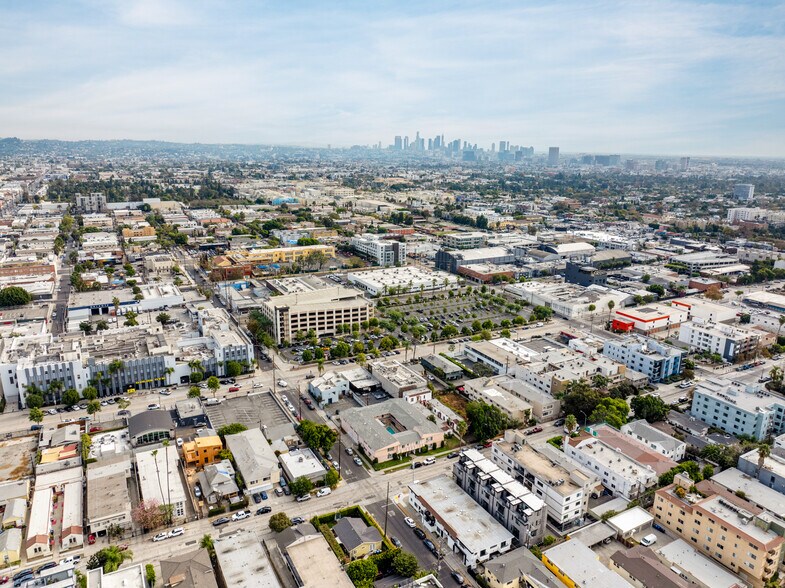 More Photos Of 953 N Cole Ave, Los Angeles Office For Lease