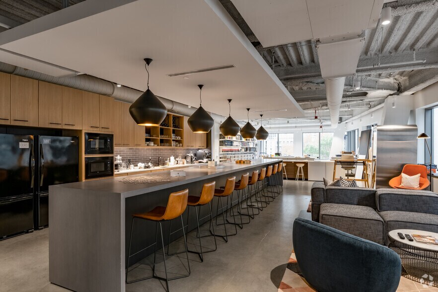 More Photos Of 920 5th Ave, Seattle Office For Lease