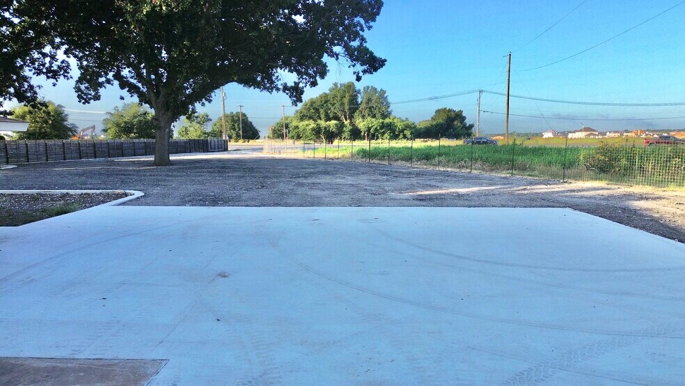 More Photos Of 10025 Farm to Market 1660, Hutto Warehouse For Lease