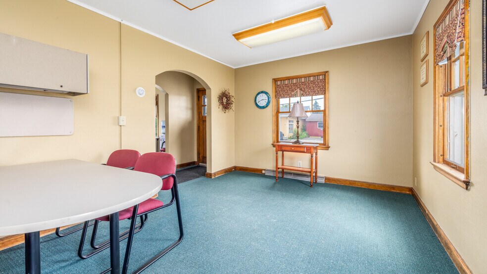 More Photos Of 212 E Margaret St, Iron Mountain Office For Sale