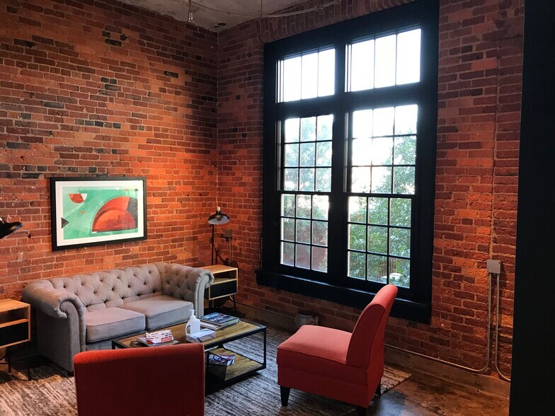 More Photos Of 7 S Laurens St, Greenville Office For Sale