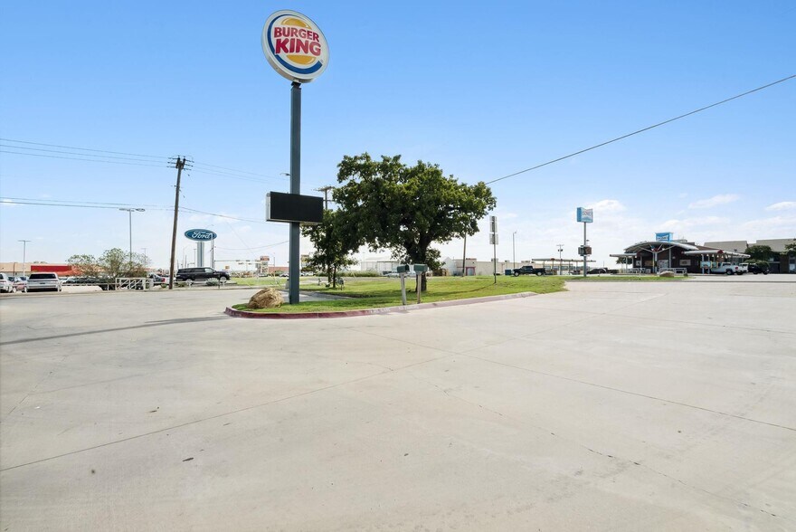 More Photos Of 3011 W Washington St, Stephenville Fast Food For Sale