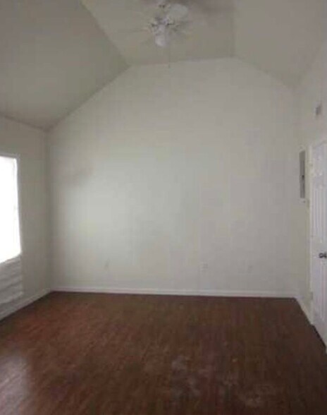 More Photos Of 98 Montgomery Ave, Staten Island Apartments For Sale