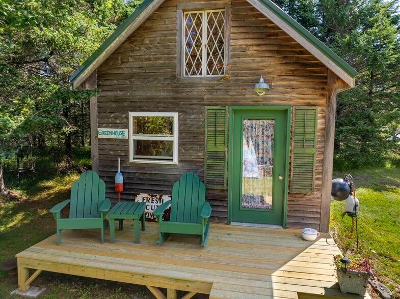 More Photos Of 54 Toll Bridge Rd, Eastport Hotel For Sale