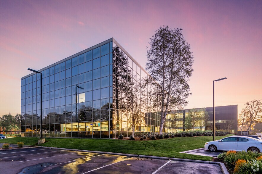 More Photos Of 3300 Irvine Ave, Newport Beach Medical For Lease